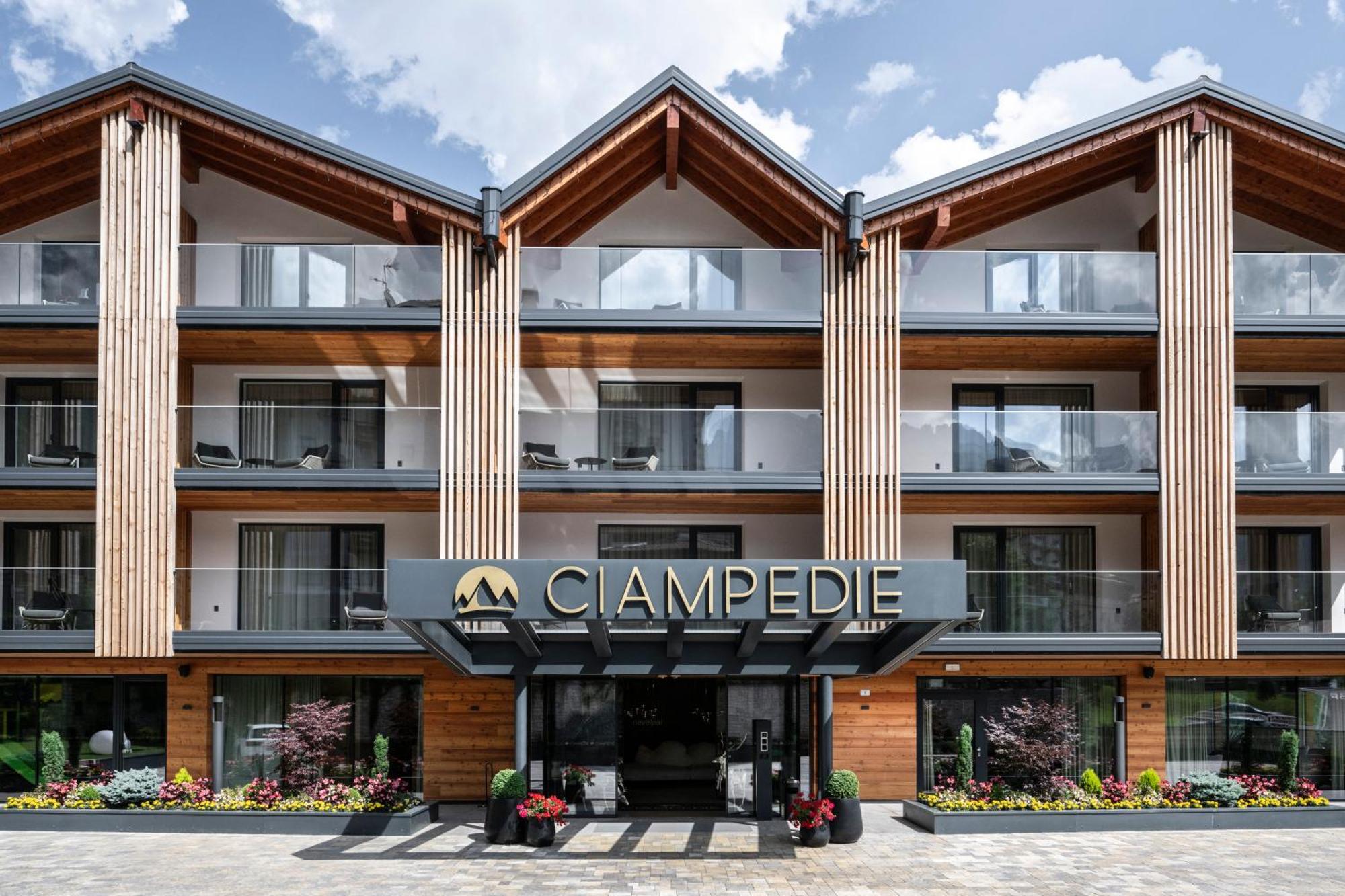 Ciampedie Luxury Alpine Spa Hotel 维哥迪法萨 外观 照片