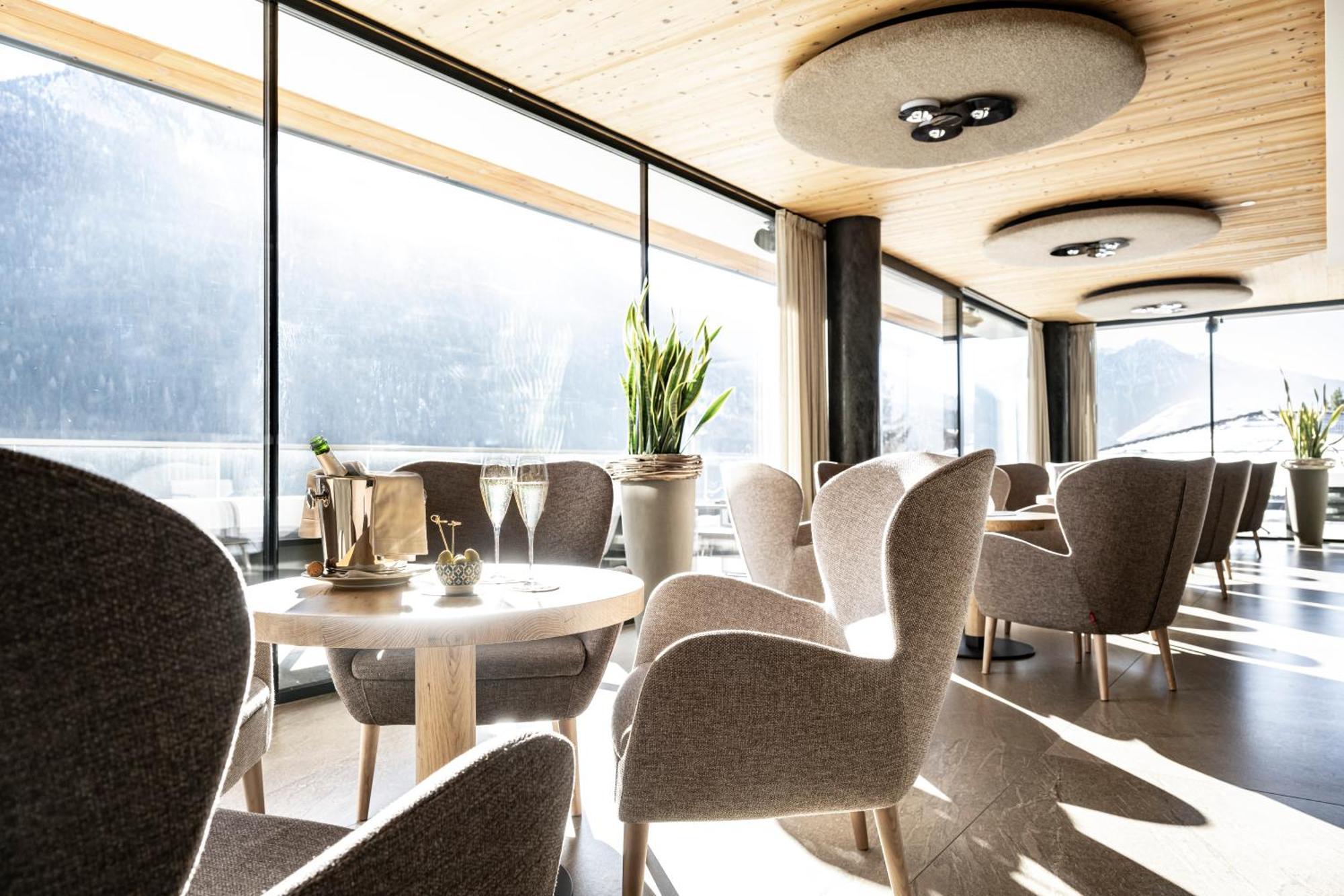 Ciampedie Luxury Alpine Spa Hotel 维哥迪法萨 外观 照片