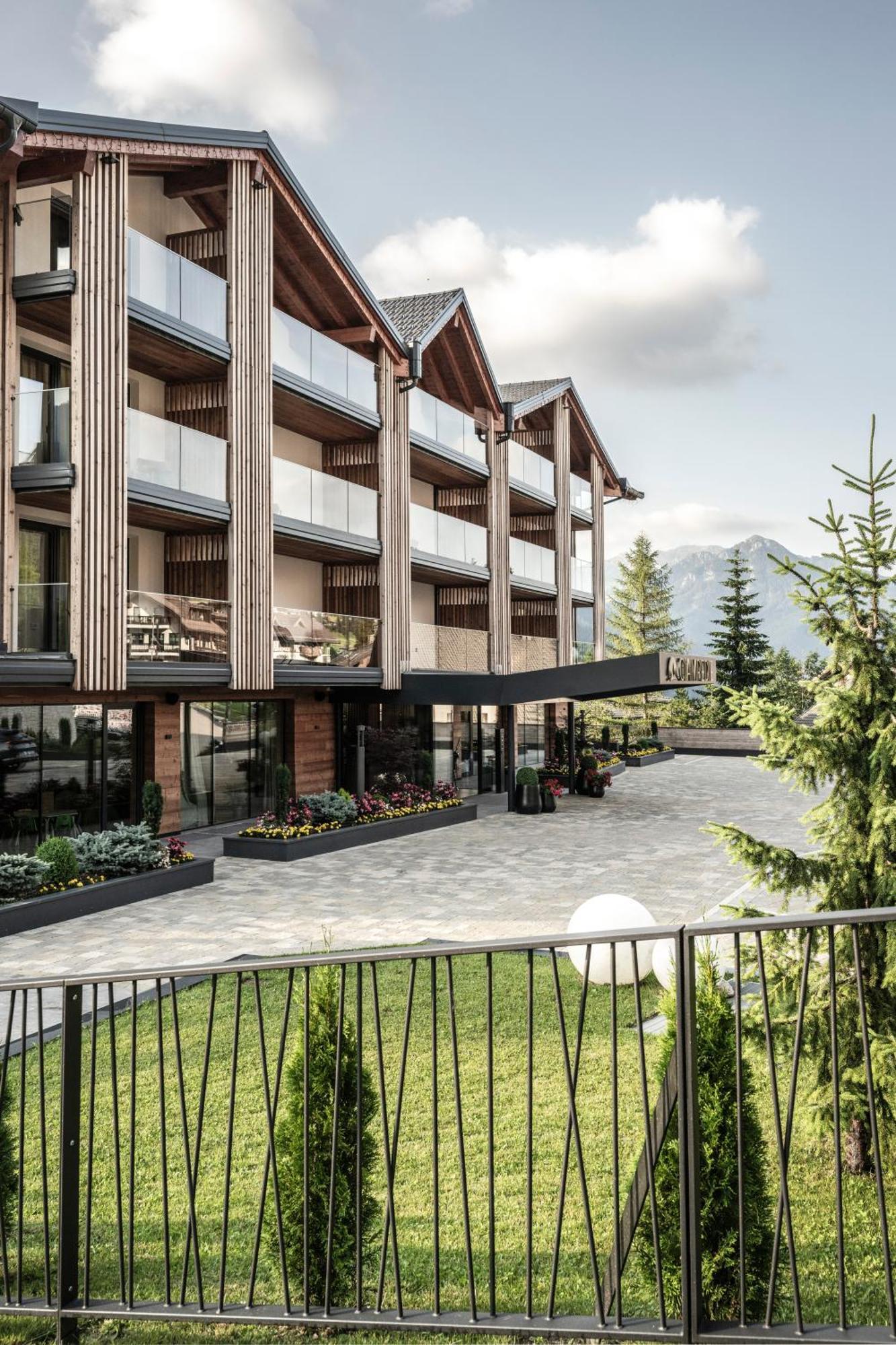 Ciampedie Luxury Alpine Spa Hotel 维哥迪法萨 外观 照片